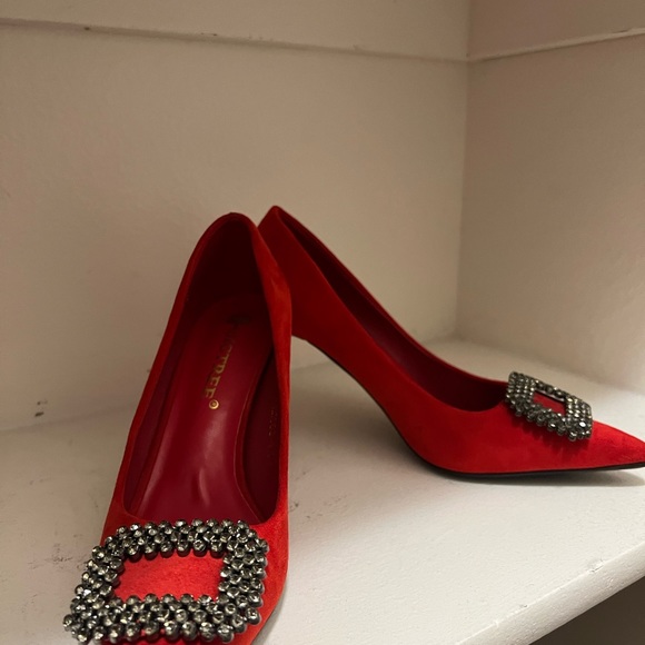 Red Heels size 5 - Picture 4 of 5